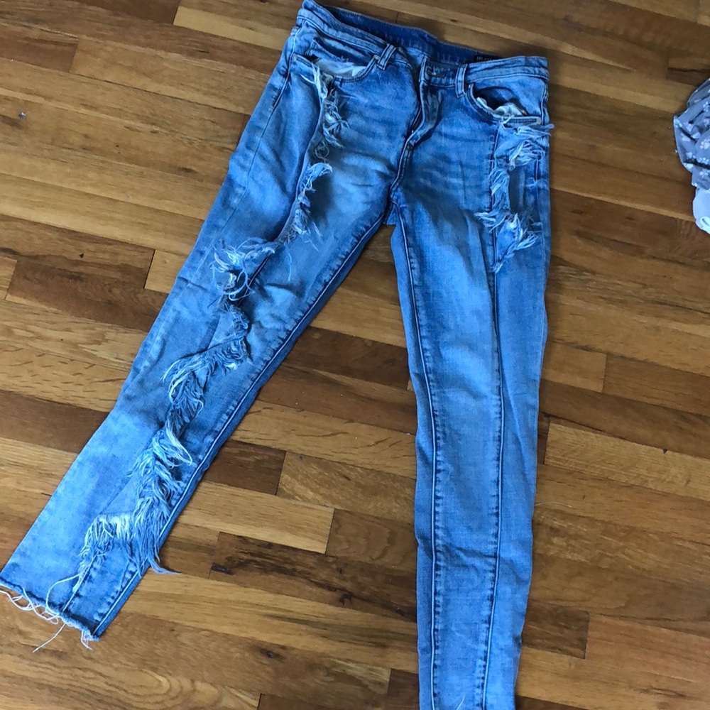 jeans with ruffles!